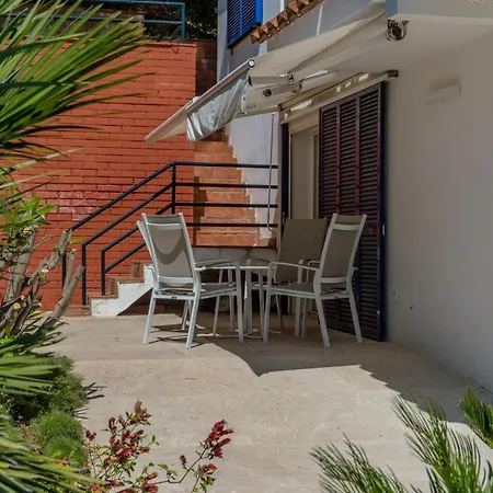 L-3 5/ 6 Pax Holiday home