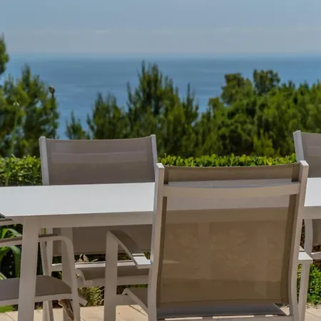 L-3 5/ 6 Pax Calella De Palafrugell