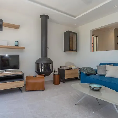 L-3 5/ 6 Pax Holiday home *